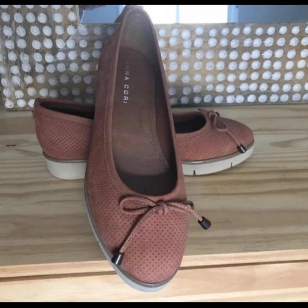 NWOT leather flats